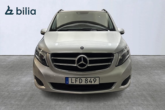 Mercedes-Benz V220 15 of 20