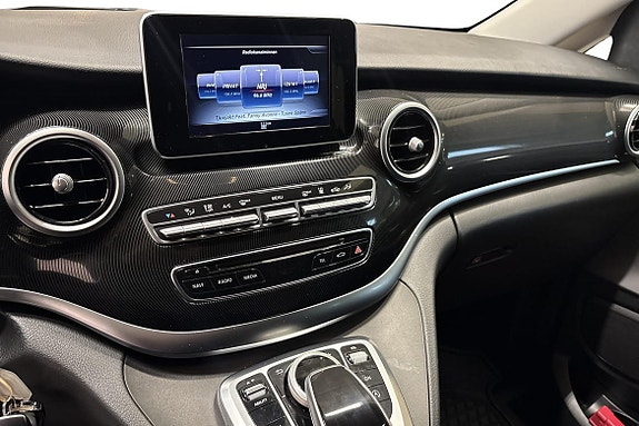 Mercedes-Benz V220 13 of 20