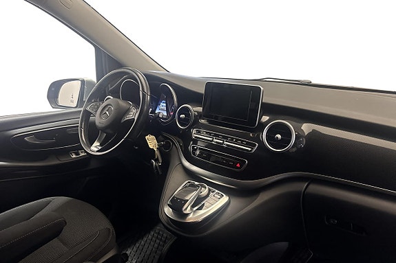Mercedes-Benz V220 10 of 20
