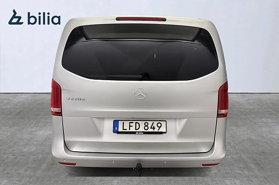 Mercedes-Benz V220 16 of 20
