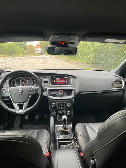 Volvo V40 Cross Country 9 of 10