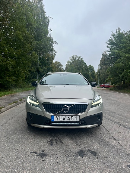 Volvo V40 Cross Country 3 of 10