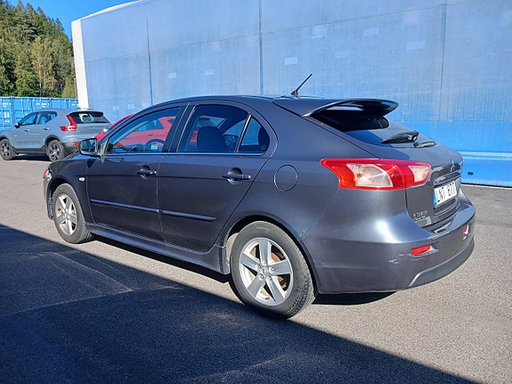 Mitsubishi Lancer 6 of 9