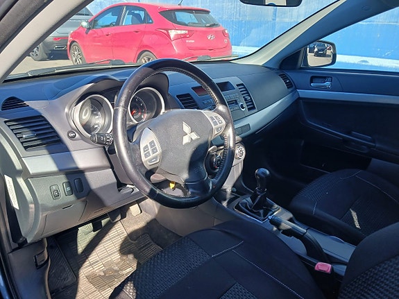 Mitsubishi Lancer 8 of 9