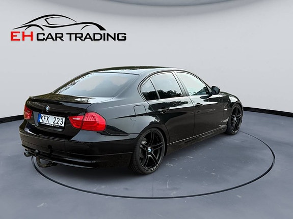 BMW 320d 3 of 12