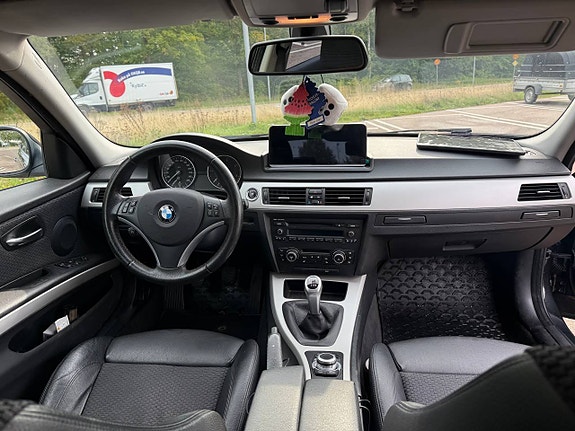 BMW 320d 9 of 12