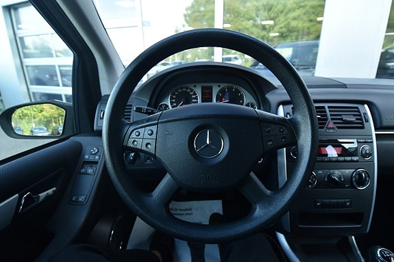 Mercedes-Benz B170 13 of 17