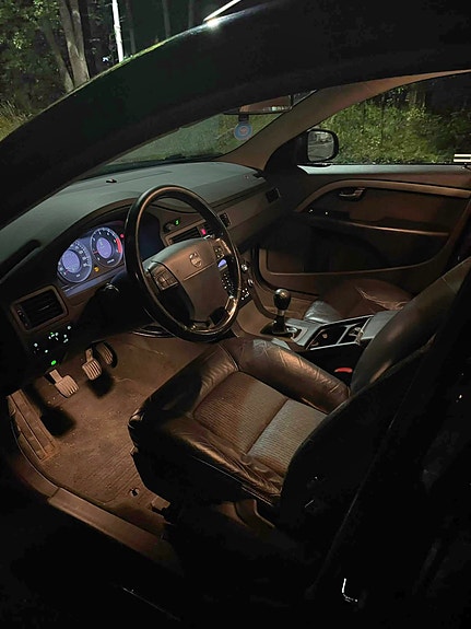 Volvo V70 3 of 6