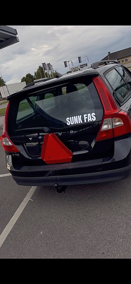 Volvo V70 2 of 6