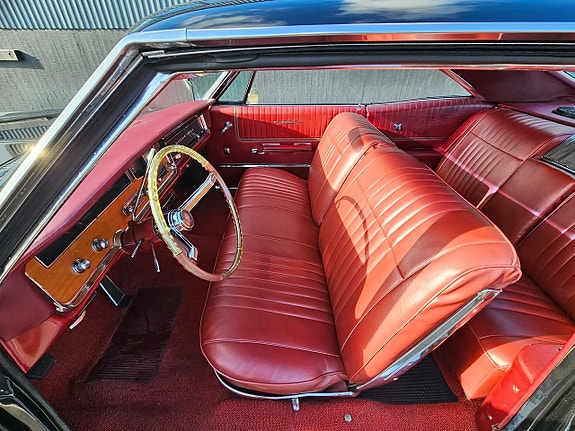 Pontiac Bonneville 11 of 14