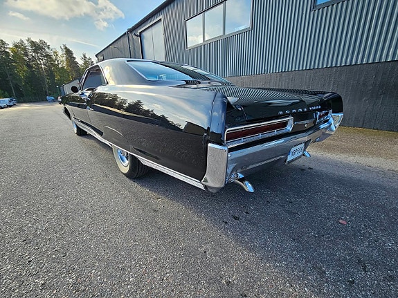 Pontiac Bonneville 7 of 14