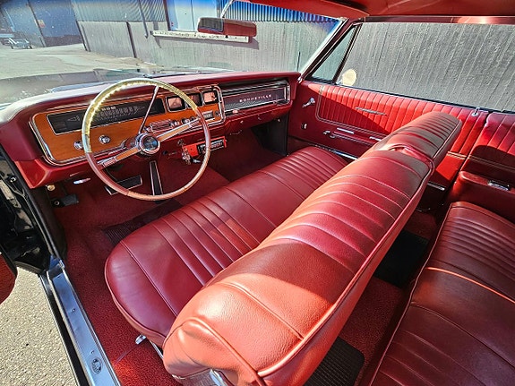Pontiac Bonneville 10 of 14