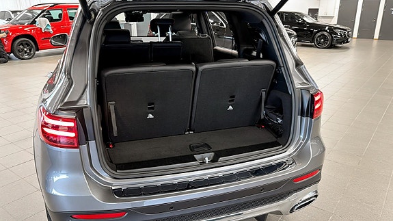 Mercedes-Benz GLB200 17 of 18