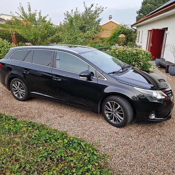 Toyota Avensis 3 of 6