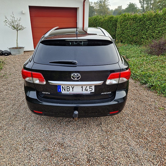 Toyota Avensis 4 of 6