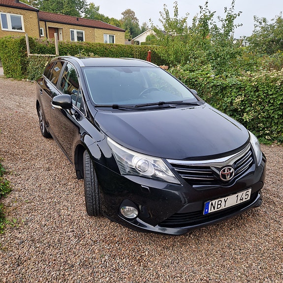 Toyota Avensis 2 of 6