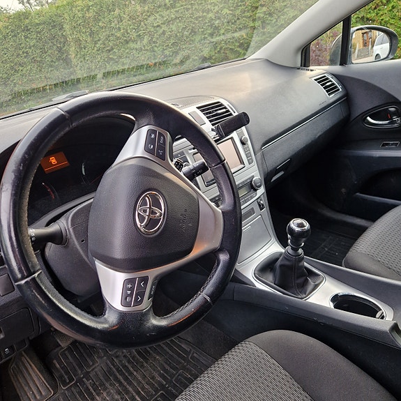 Toyota Avensis 5 of 6