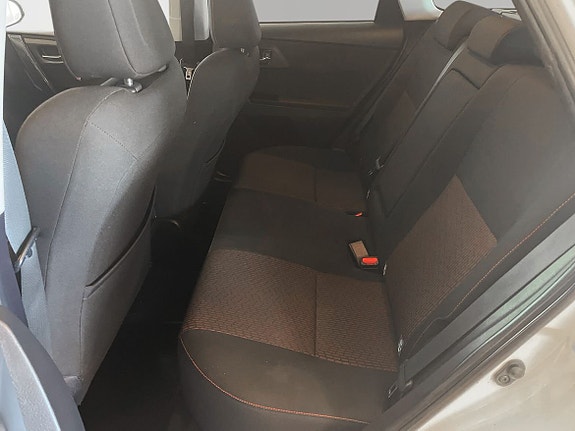 Toyota Auris 7 of 10