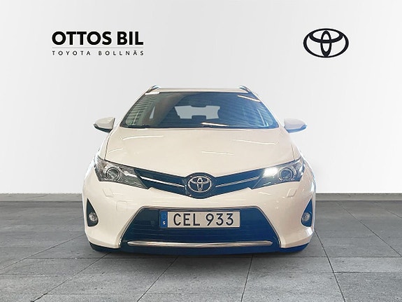 Toyota Auris 5 of 10