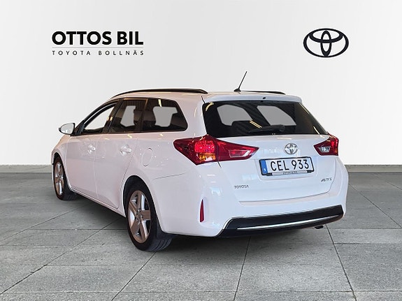 Toyota Auris 2 of 10