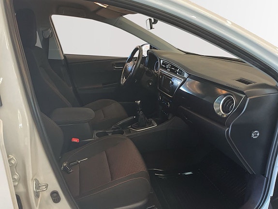 Toyota Auris 6 of 10