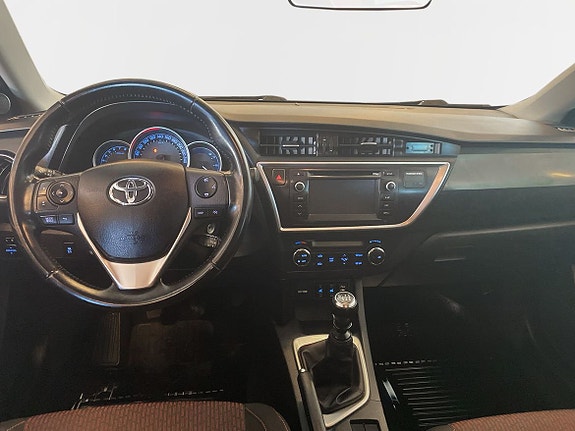 Toyota Auris 8 of 10