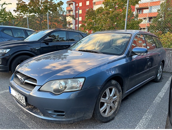 Subaru Legacy Outback 2 of 4