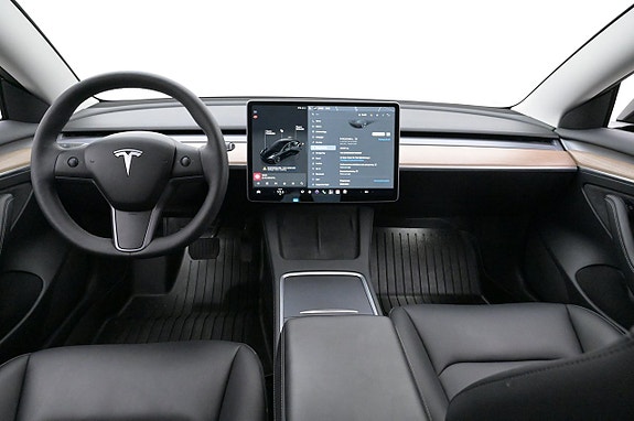 Tesla Model 3 6 of 27