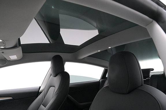 Tesla Model 3 20 of 27