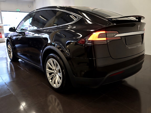 Tesla Model X 4 of 11