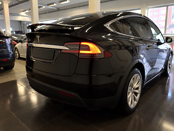 Tesla Model X 5 of 11