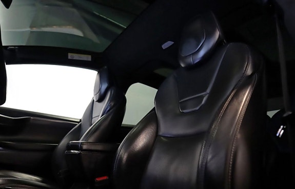Tesla Model X 8 of 11