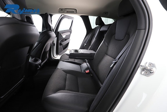 Volvo V90 Cross Country 9 of 25
