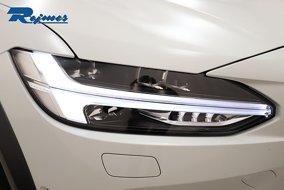 Volvo V90 Cross Country 21 of 25