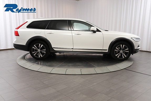 Volvo V90 Cross Country 3 of 25