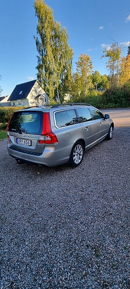 Volvo V70 2 of 10