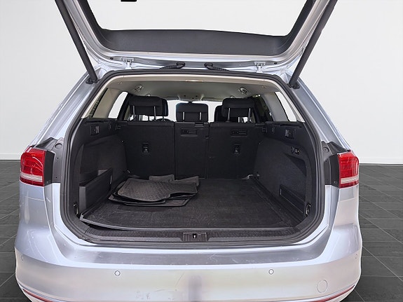 Volkswagen Passat 13 of 20