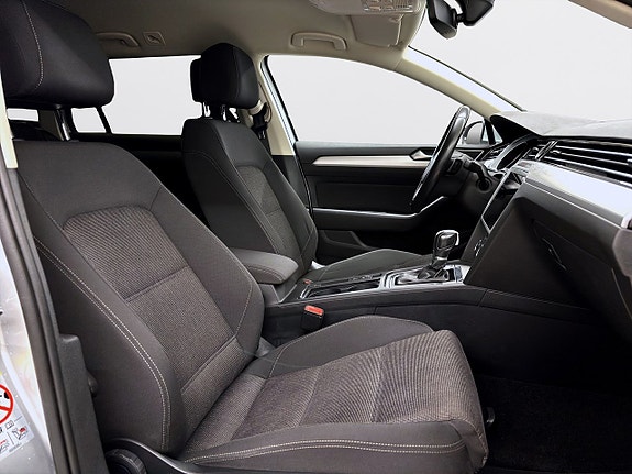 Volkswagen Passat 12 of 20