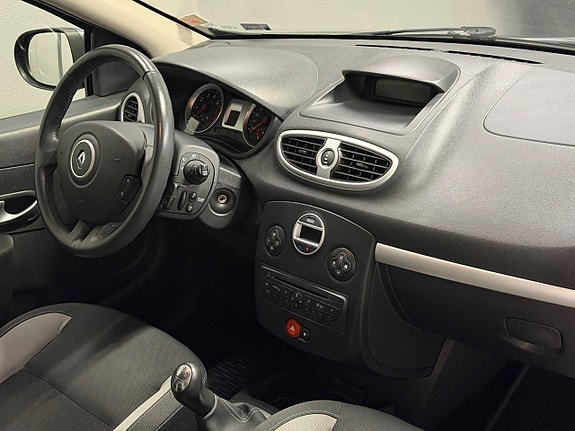 Renault Clio 9 of 14