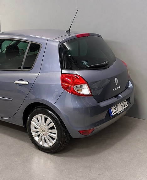 Renault Clio 8 of 14