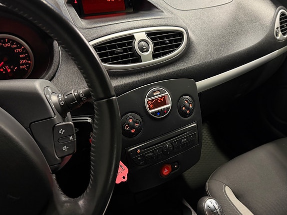 Renault Clio 10 of 14