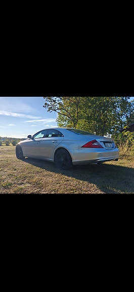 Mercedes-Benz CLS320 4 of 5