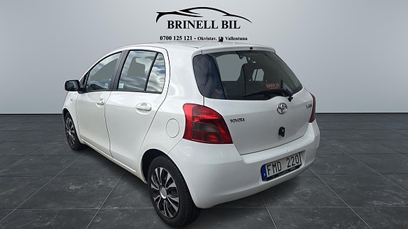 Toyota Yaris 7 of 11