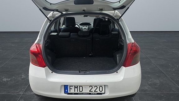 Toyota Yaris 8 of 11