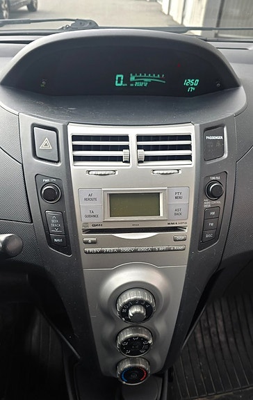 Toyota Yaris 10 of 11