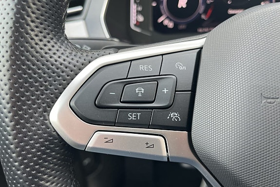 Volkswagen Passat 17 of 18