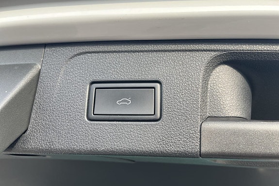 Volkswagen Passat 14 of 18