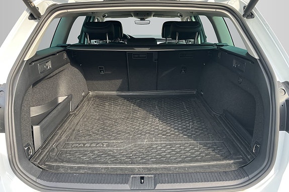 Volkswagen Passat 9 of 18