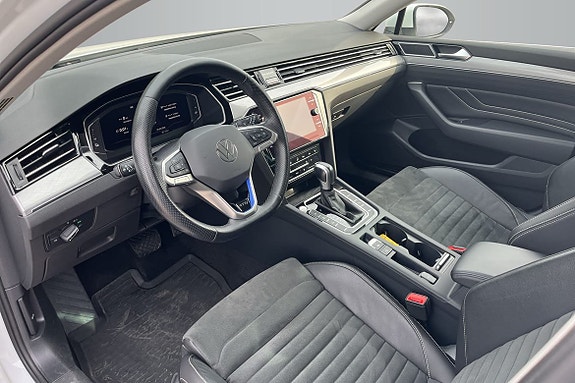 Volkswagen Passat 10 of 18