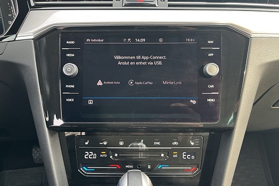 Volkswagen Passat 13 of 18